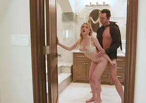 Mẹ kế Loli trở lại phát sóng trực tiếp, lộ mặt suốt chương trình, vóc dáng được chăm chút kỹ lưỡng, xoa ngực đào lồn, vẫn quyến rũ như vậy