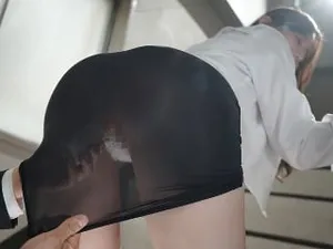 Người yêu của anh trai làm người mẫu đồ lót nhờ em Ông chồng chụp ảnh dùm và cái kết