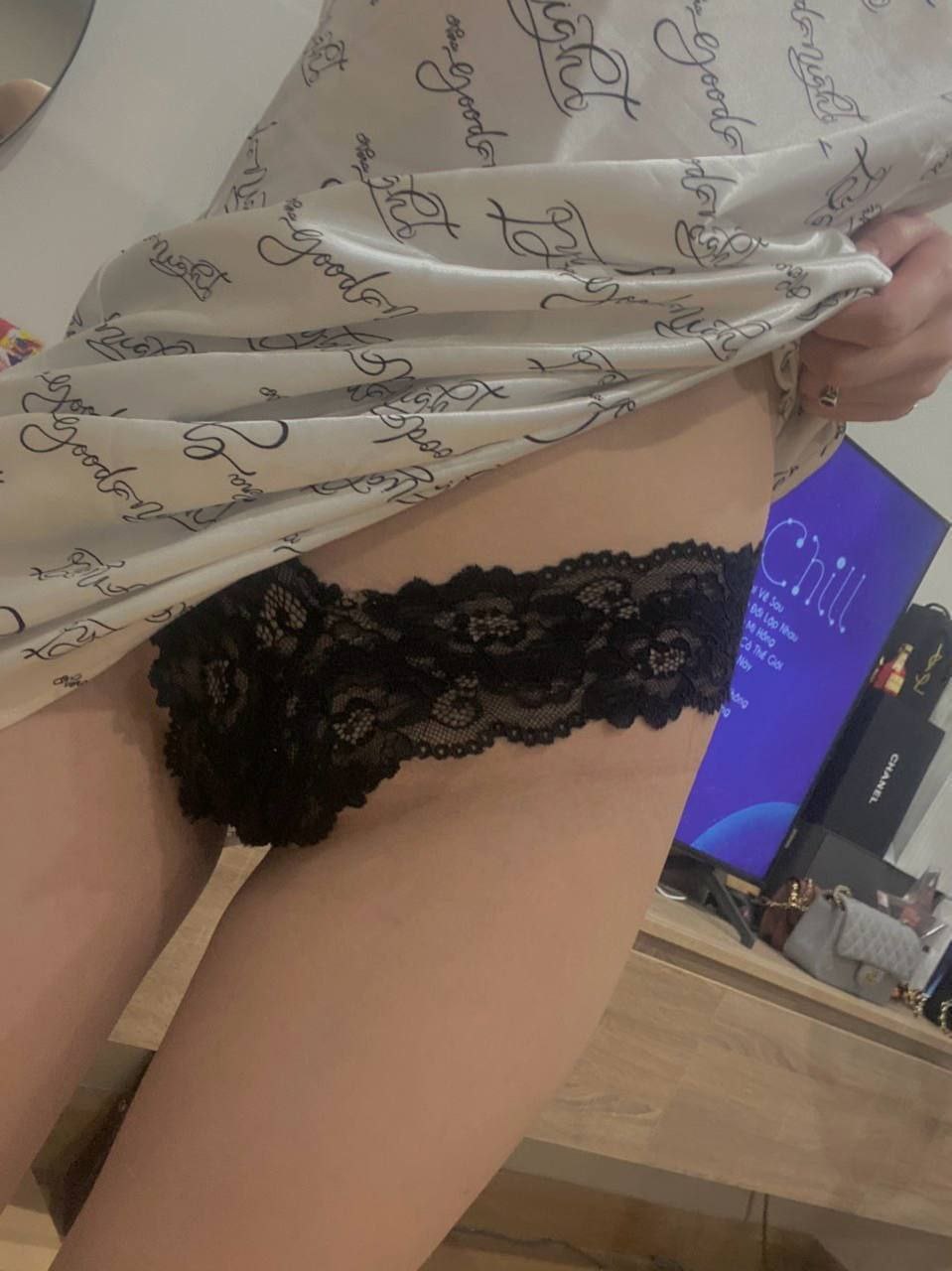 Ngồi nhìn bồ bị người khác Nắc rồi quay tay